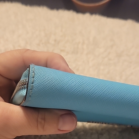 Michael Kors Blue Wallet with Zip Closure and Saffiano Leather - Picture 5 of 11